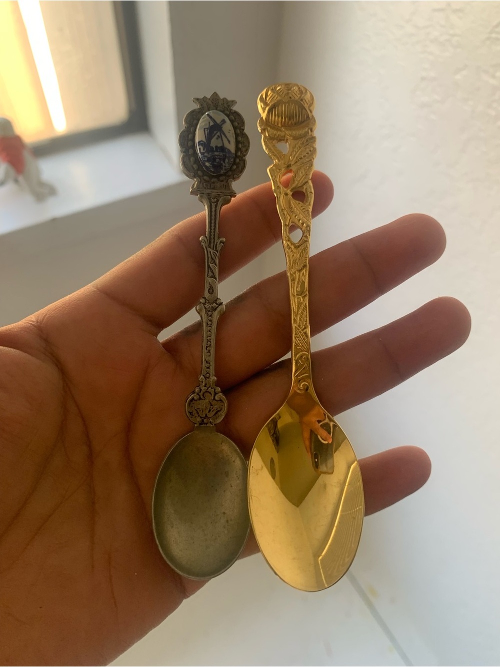 vintage Set of Two Decorative Collectible Spoons - Gold and Silver Tones - Picture 11 of 12